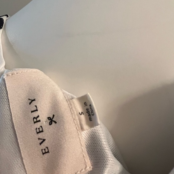 Everly like new floral midi dress - Picture 3 of 4